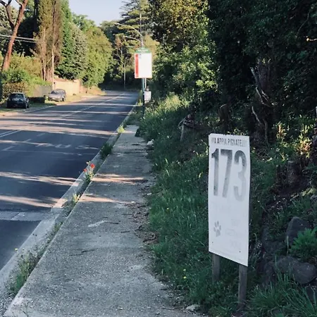 Appia Antica Giardino Parcheggio Fermata Bus 4 Ospiti Rom